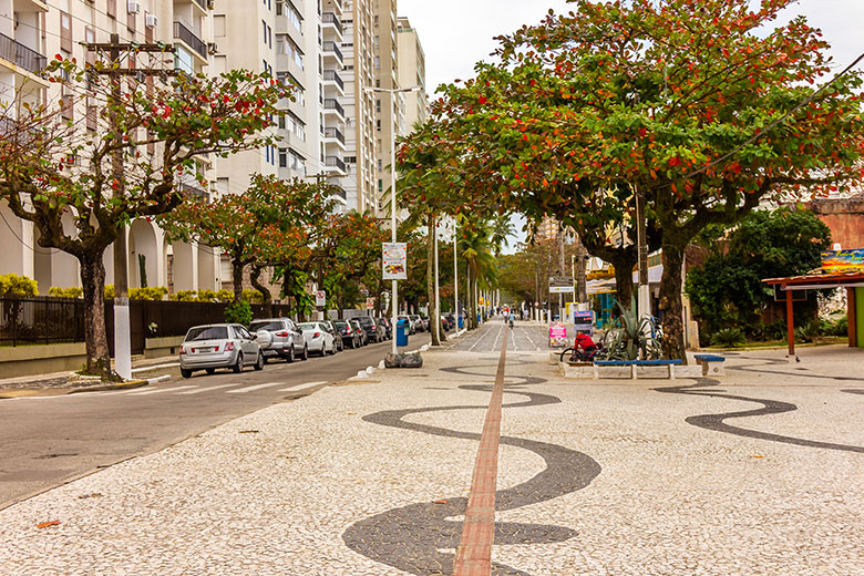 é melhor ficar em Enseada ou Pitangueiras